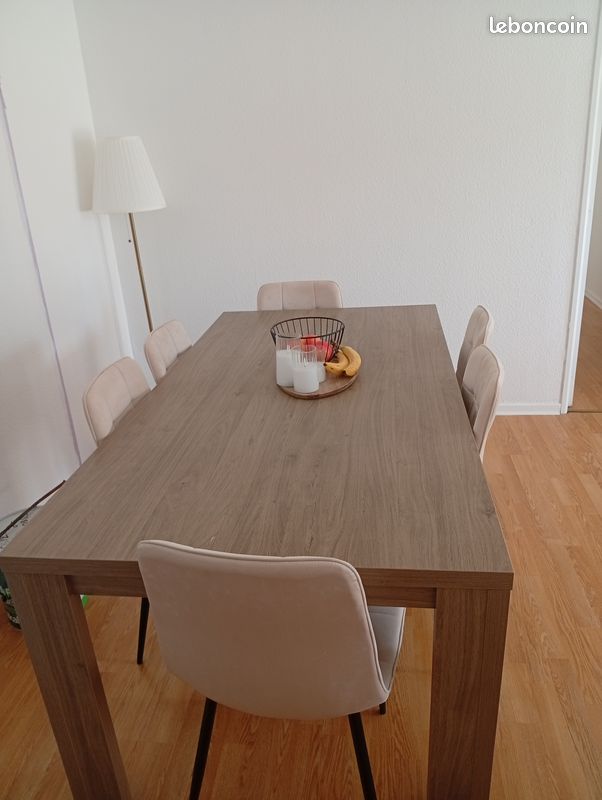 Table en bois (image 4)