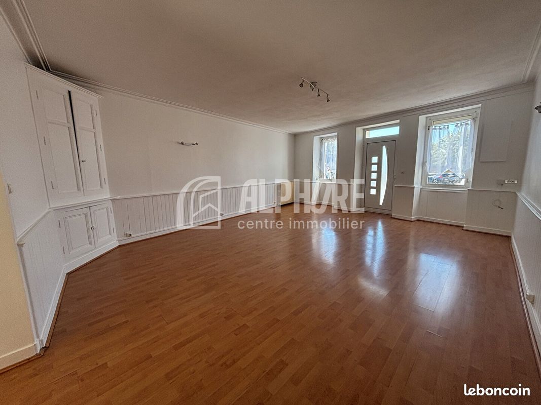 Maison 5 pièces 128 m² · à Saint-Étienne-de-Montluc · 128 m² · 1 200 €/mois