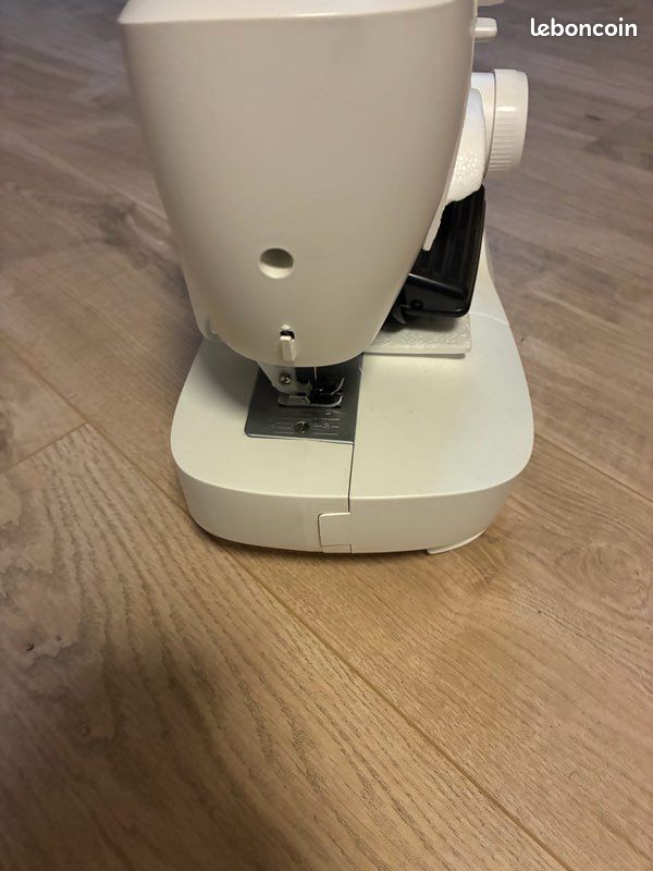 Machine à coudre (image 2)