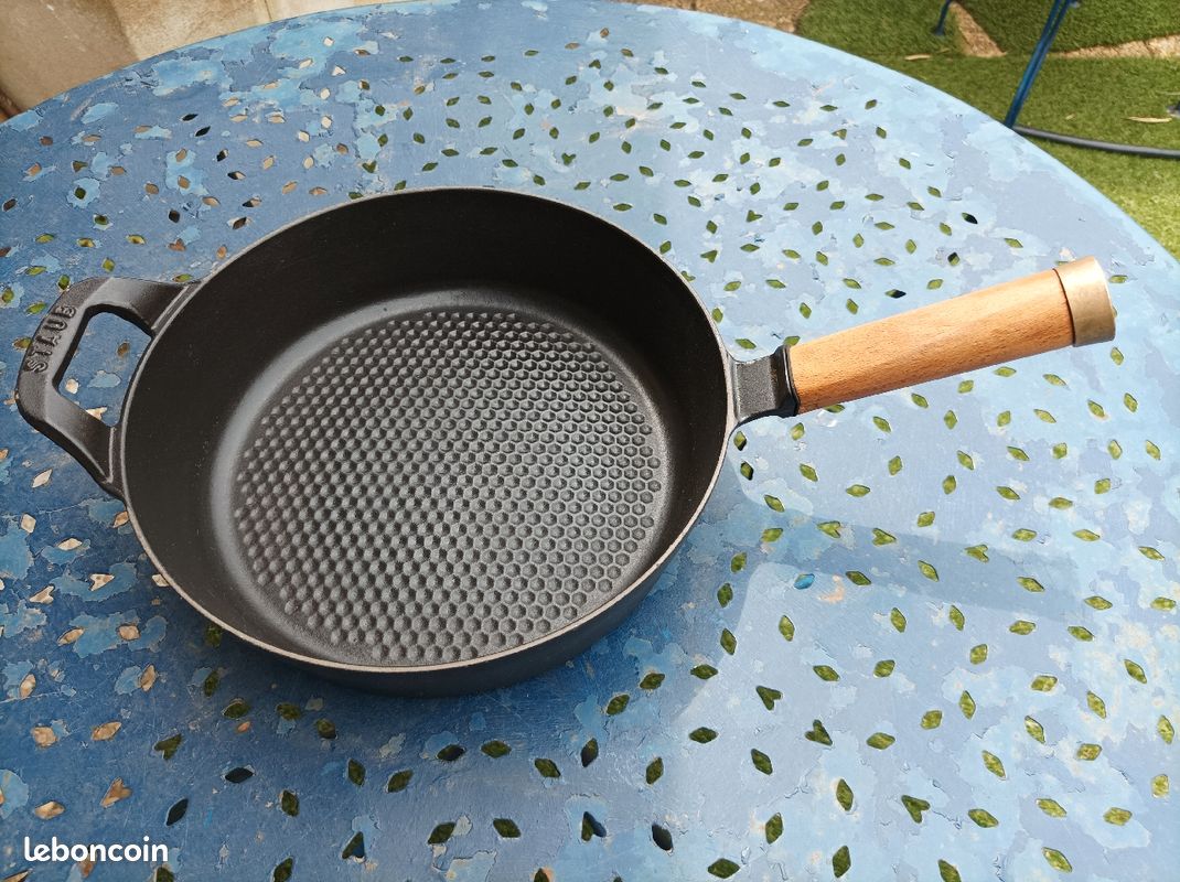 Sauteuse Staub fond émaillée (image 1)