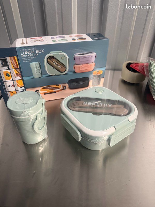 Boîte repas / Lunch box compartimentée + gobelet – Neuf (image 1)