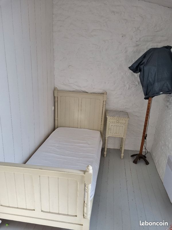 2 Lit en bois beige (sans matelas) (image 1)