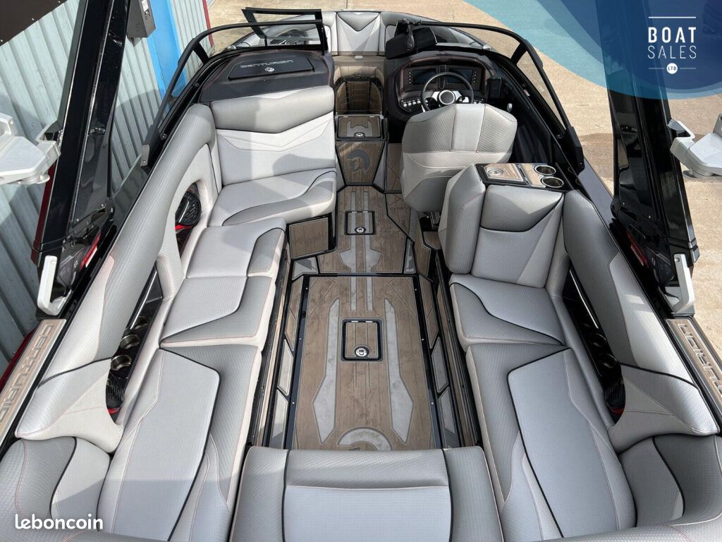 Centurion ri237 2021 100hrs Wake Bateau (image 2)