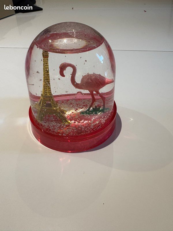 Petite Boule à Neige Flamant Rose – Décoration Mignonne Et Colorée Idellia