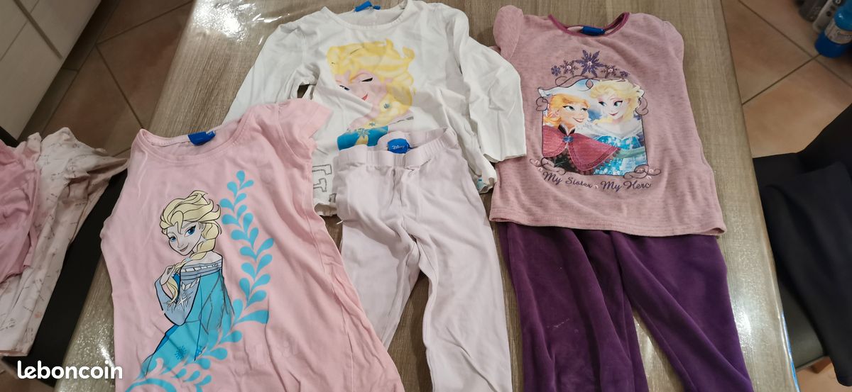 Lot de pyjamas reine des neiges 6 ans (image 1)