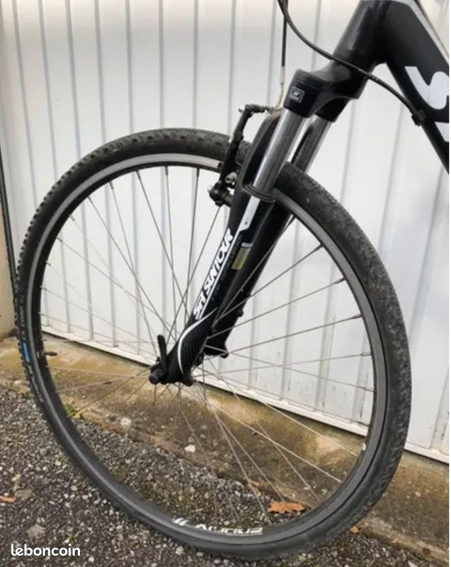Vélo de marque Stevens (image 2)