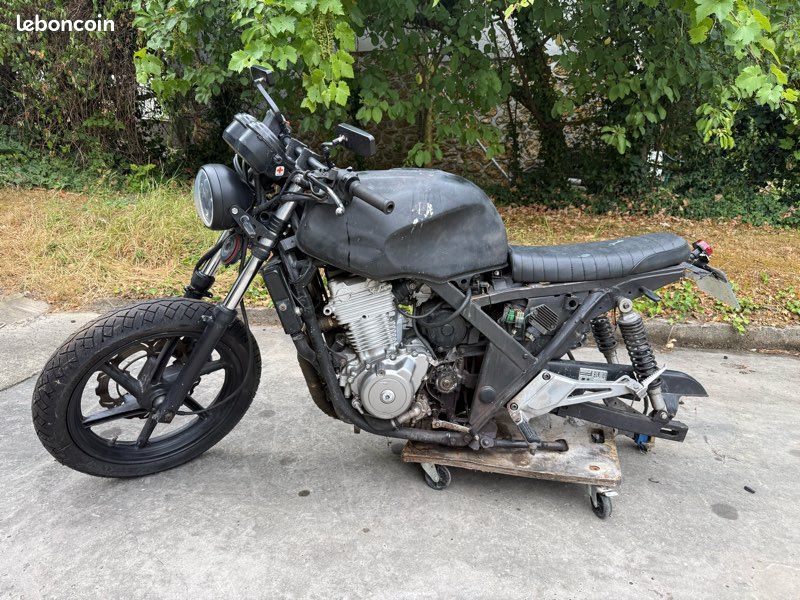 Honda CB500 PC32 Café Racer – Base saine à terminer (image 2)