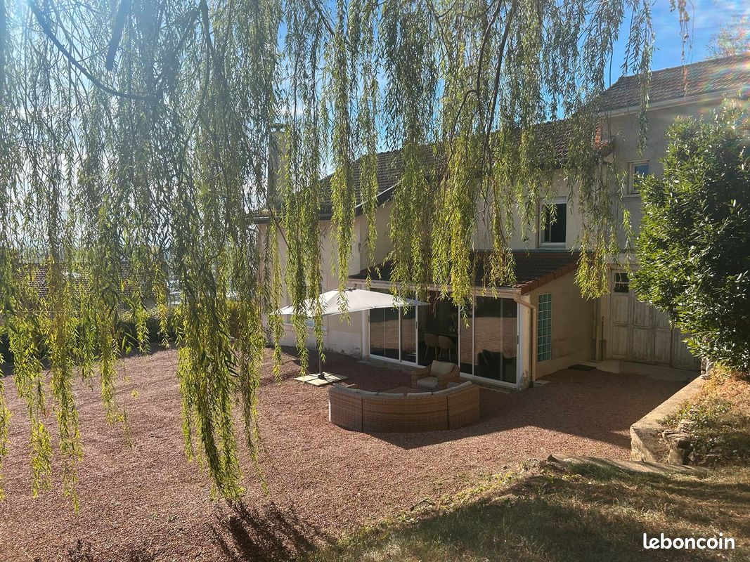 Maison 7 pièces 138 m² · à Thizy-les-Bourgs · 138 m² · 256 000 €