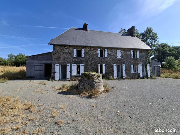 Maison 4 chambres, 2 garages couverts avec terrain au calme