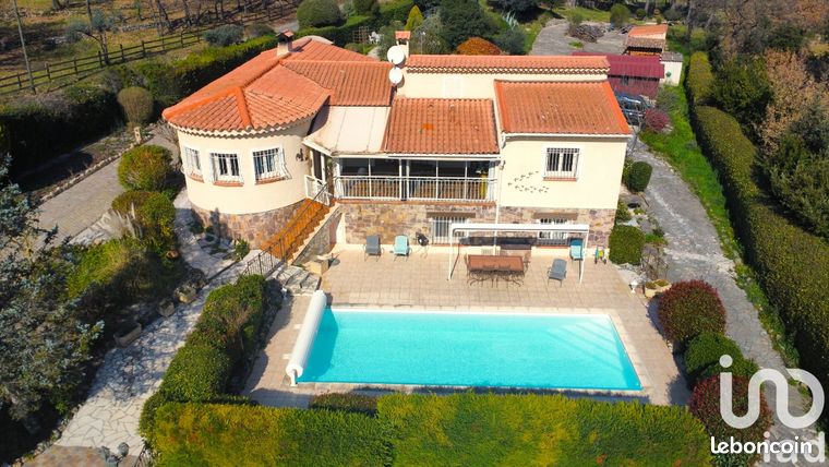 Villa 5 pièces 222 m²