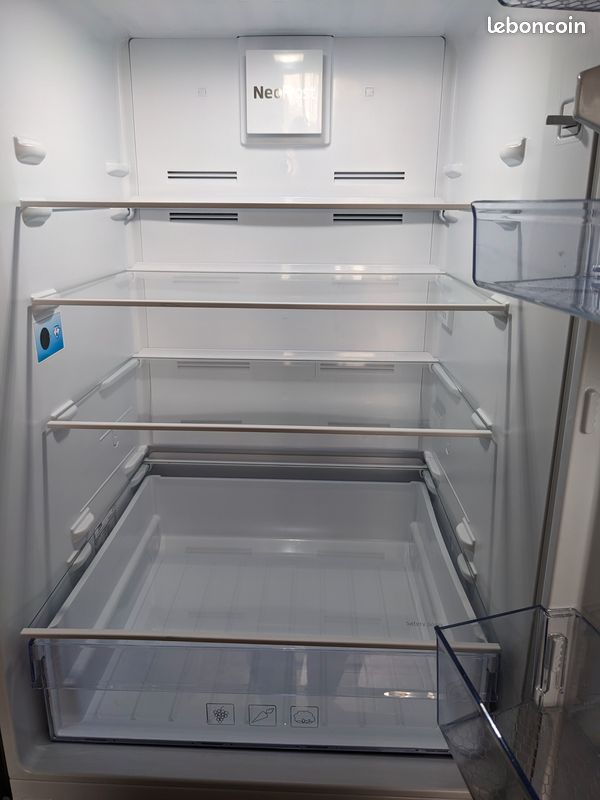 Frigo combiné congélateur Beko 2 ans Bon état (image 4)