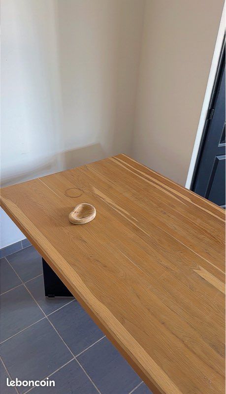 Table (image 3)