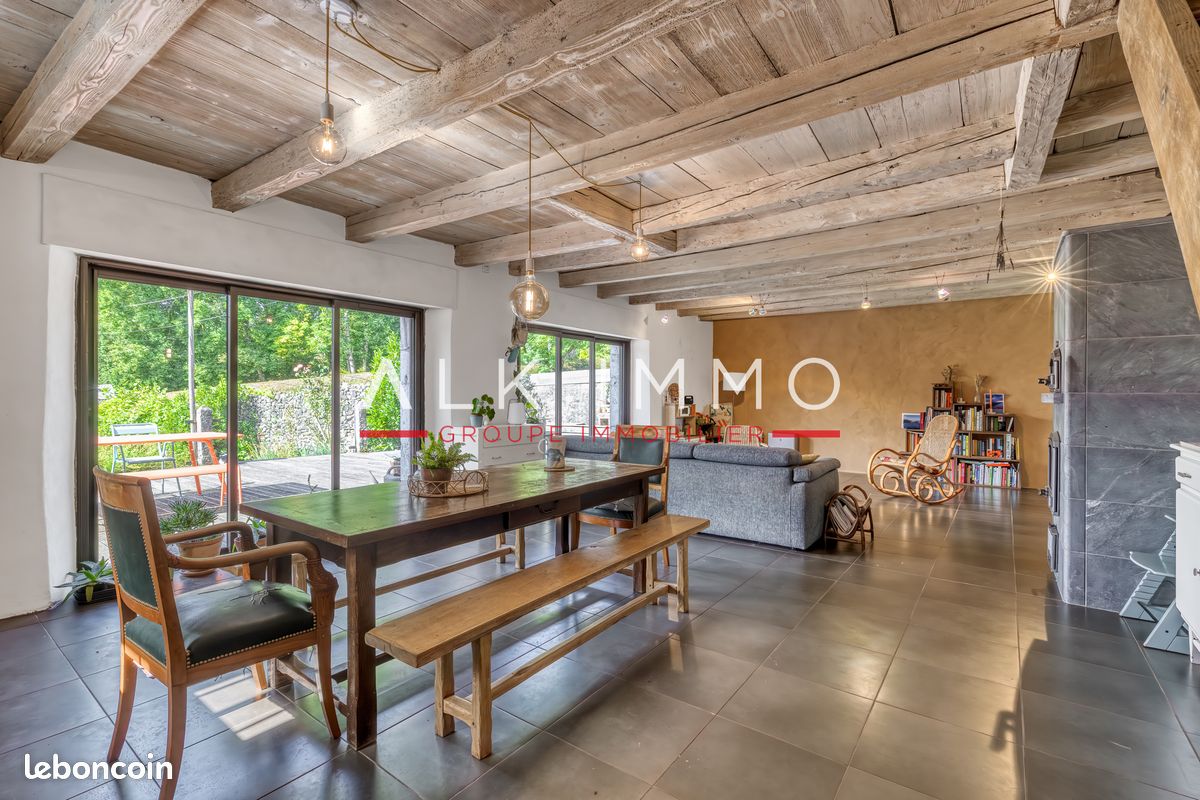 Maison 8 pièces 220 m² · à Fillière · 220 m² · 750 000 €