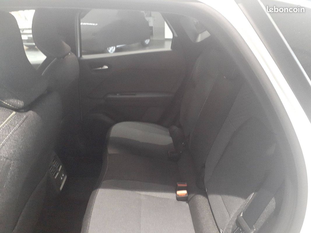 RENAULT Captur E-Tech full hybrid 160 ch Techno (image 16)