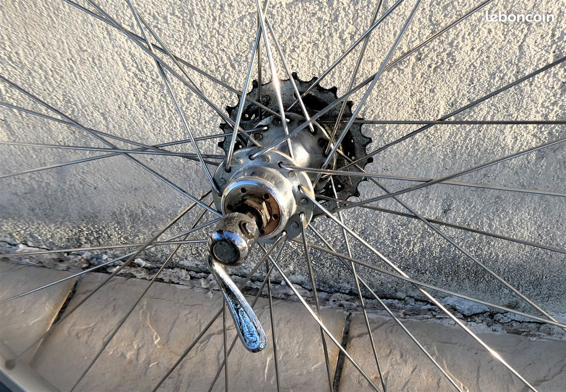 Roue arrière vélo de route et cyclocross 700 à disque roulement annulaire pour Shimano 10-11v - Roue et pneu vélo sur La Bécanerie