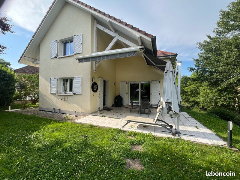 Maison 8 pièces 180 m² · à Anjoutey · 180 m² · 365 000 €
