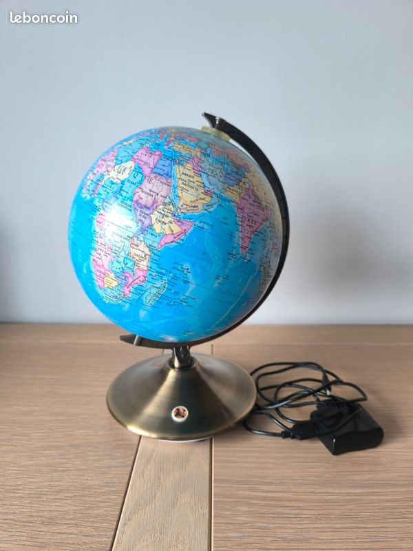 Mappemonde globe (image 1)