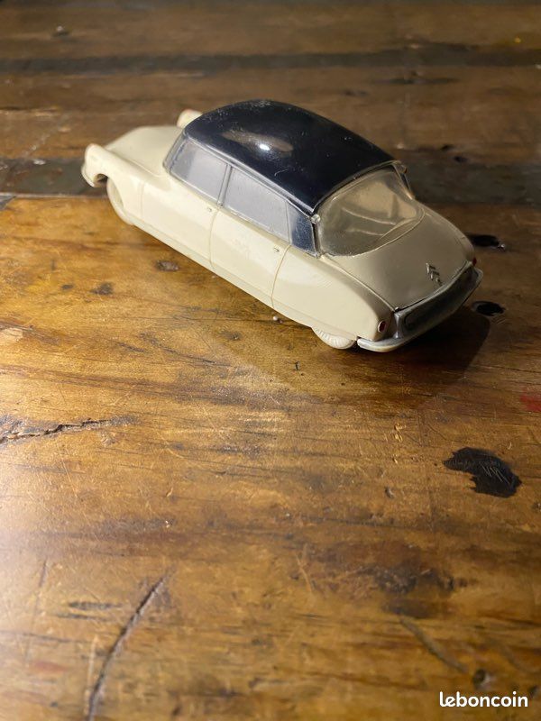 MINIALUXE CITROEN DS 19 SCALE 1/32 A FRICTION VERTE PAVILLON BEIGE