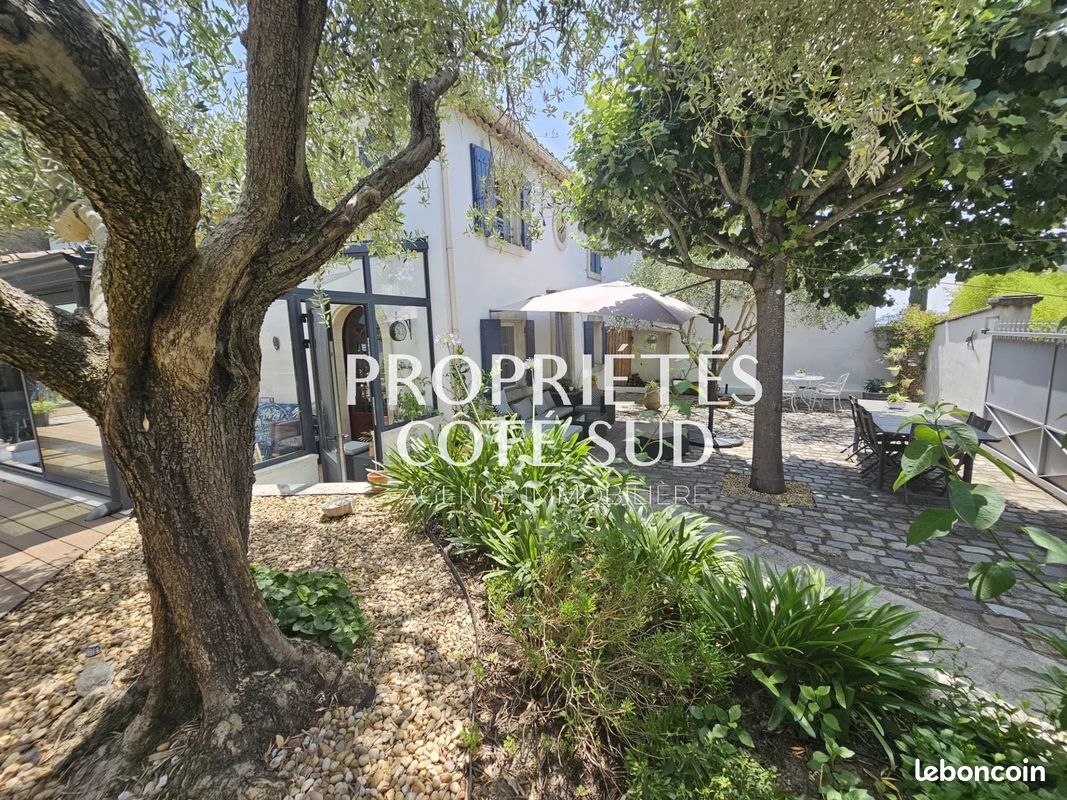 Maison 7 pièces 246 m² · à Pujaut · 246 m² · 750 000 €