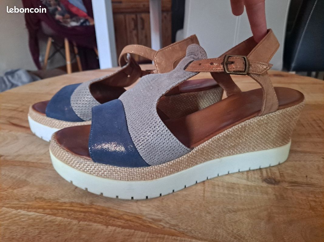 Chaussures ouvertes compensée (image 1)