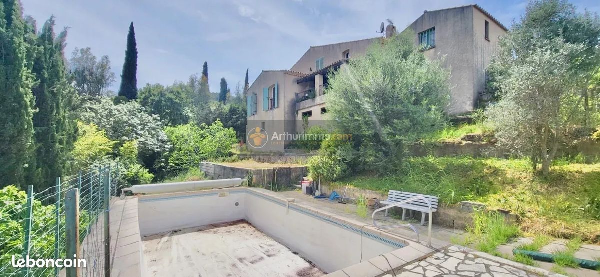 Maison 6 pièces 152 m² · à Roquebrune-sur-Argens · 152 m² · 450 000 €