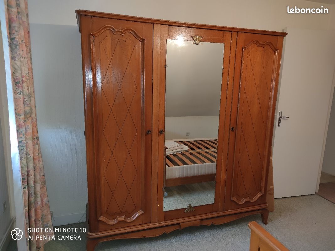 Armoire 3 Vantaux avec penderie et étagères de rangements en bois Massif (image 3)