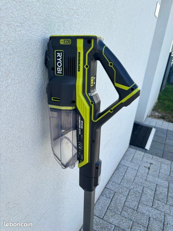 Aspirateur Balai Sans Fil Ryobi - Léger Et Pratique Pour Le Quotidien