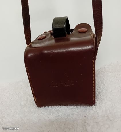 Petit appareil photo ancien Kodak Brownie Starlet Camera avec sacoche en cuir - France