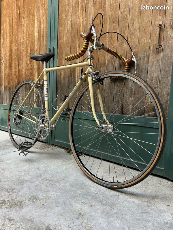 Ancien cadre soudé brasé style CAMPAGNOLO vélo course vintage