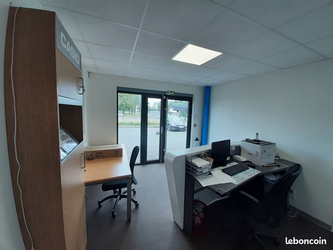 Local 260 m² SAINT HERBLAIN (image 2)