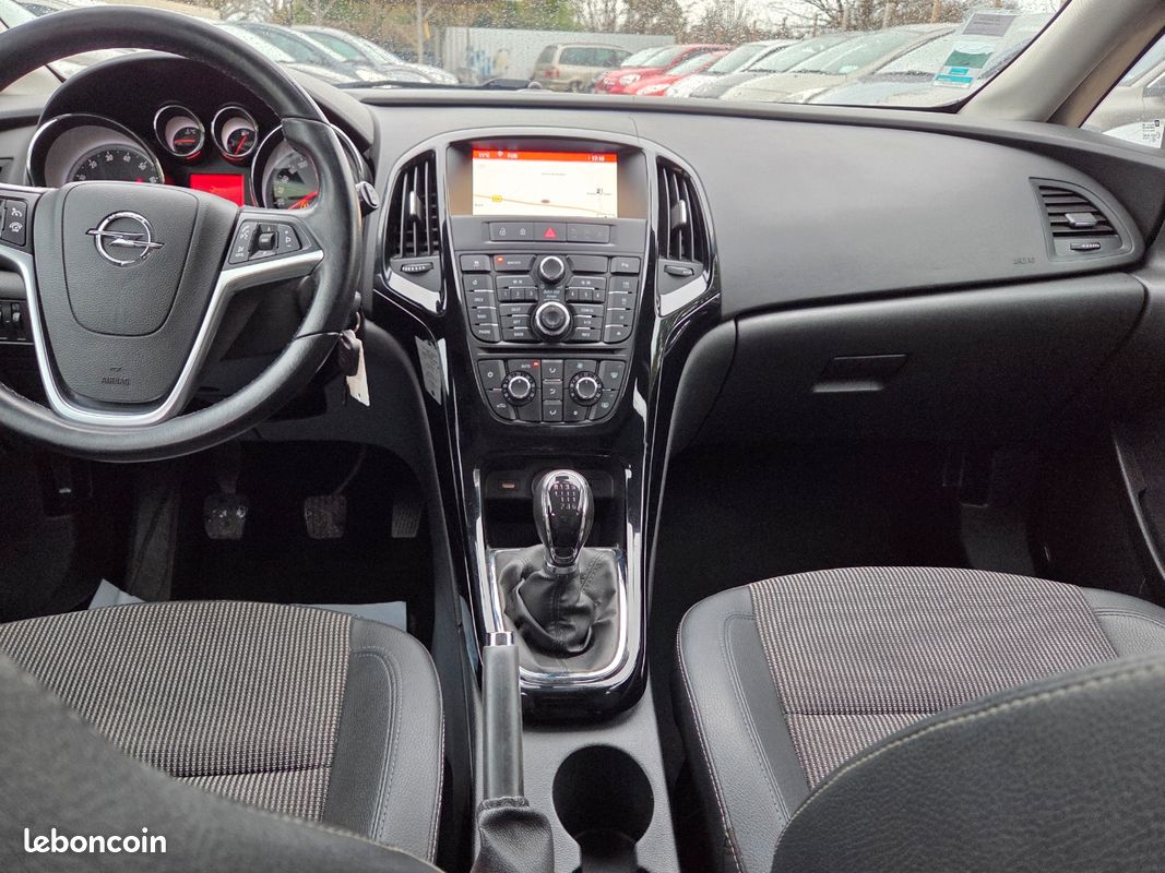 Opel Astra Tourer 1.4i turbo 140ch Cosmo S&S (image 9)