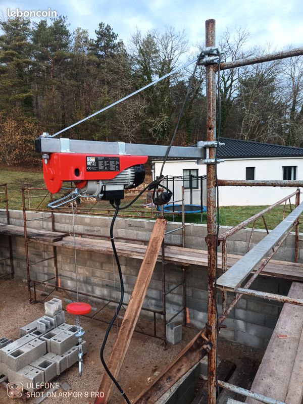 Echafaudage potence et treuil électrique (image 1)