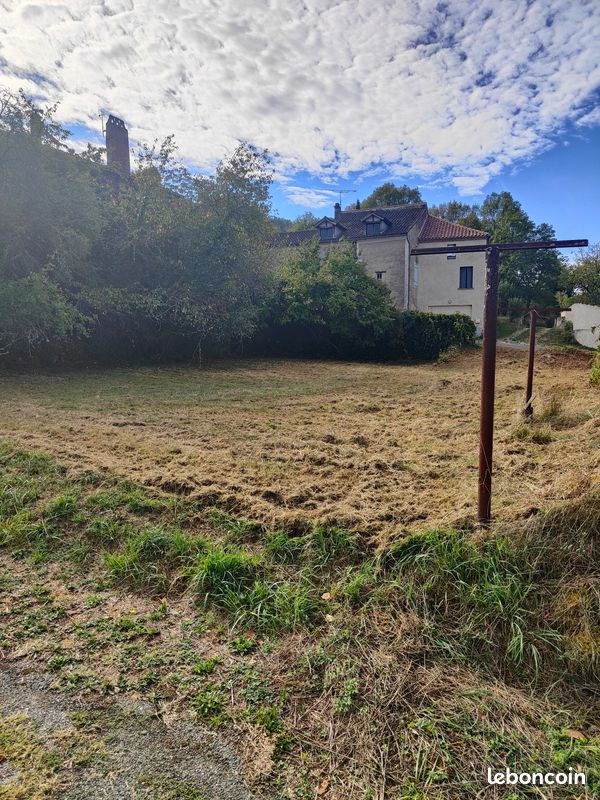 Terrain constructible village DOUELLE (LOT) 46 · 22 500 €