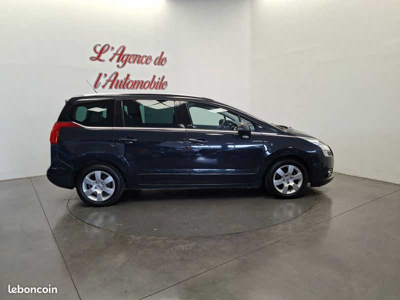 Peugeot 5008 1.6 hdi 112 ch Boite Auto Allure 7 places / GPS / toit pano / Radar AV et AR / (image 8)
