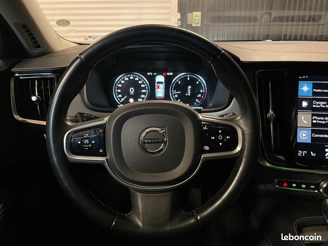 VOLVO V90 CROSS COUNTRY D4 AWD 190 ch Geartronic 8 Cross Country Luxe / Distribution à Jour / 4 pneus récents / Attelage (image 13)