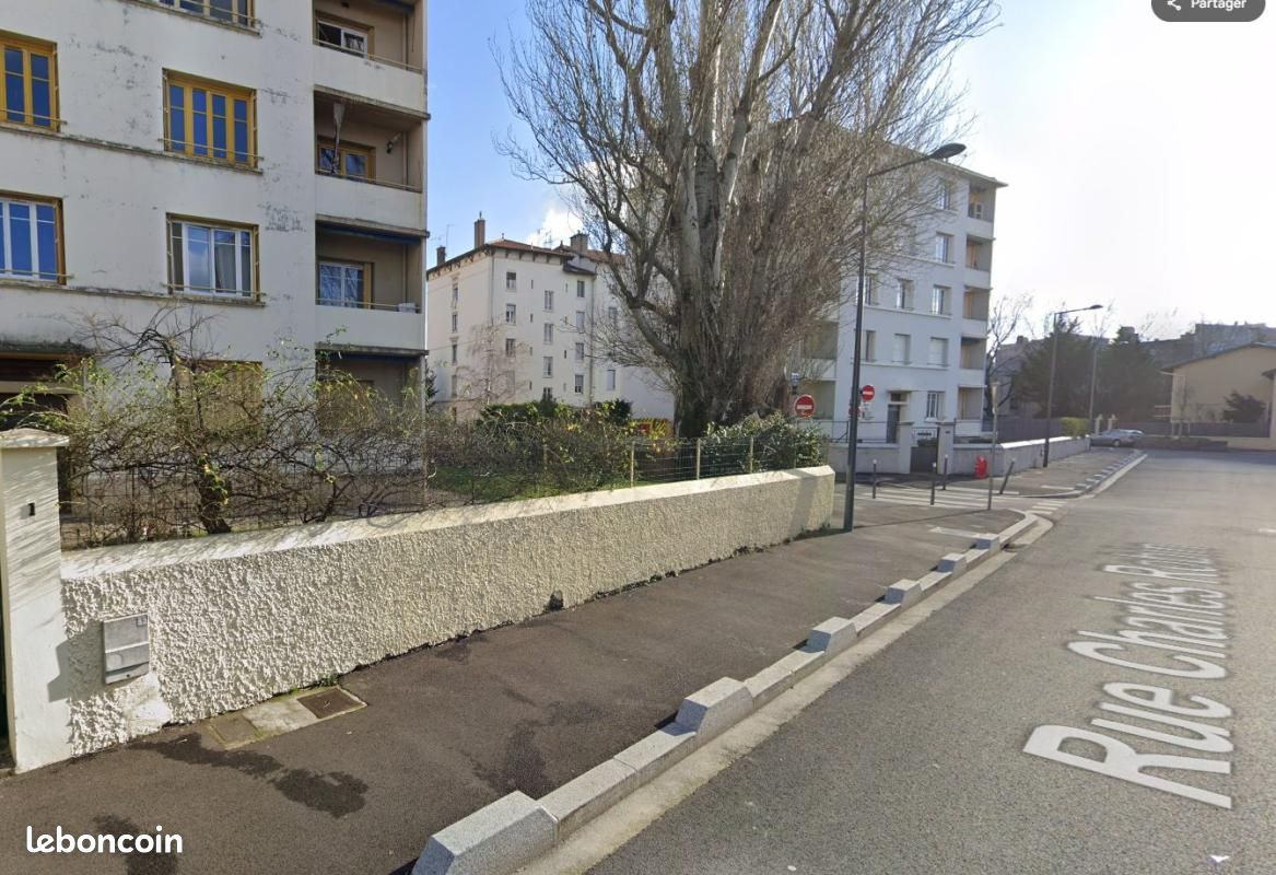 Parking 12 m² · à Villeurbanne · 12 m² · 90 €/mois