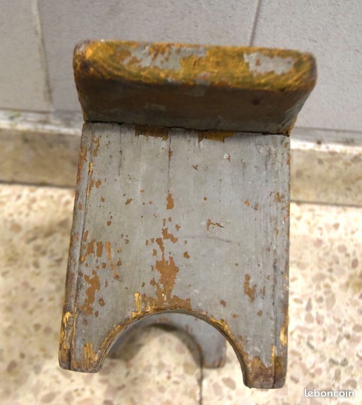 Ancien petit tabouret repose pied en bois vieux (image 1)