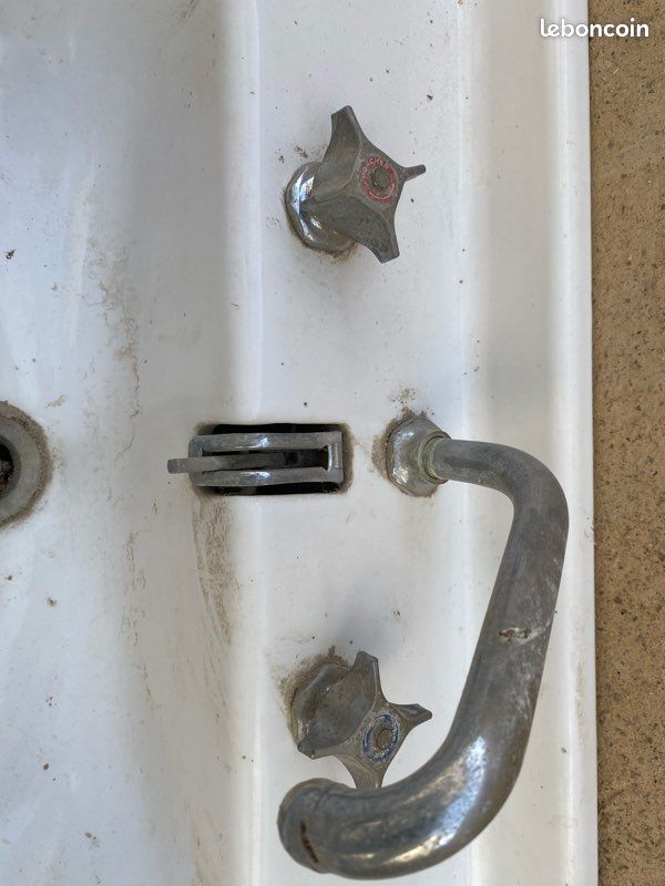 Lavabo en céramique (image 4)