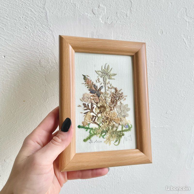 Décoration murale avec fleurs séchées vintage (image 1)