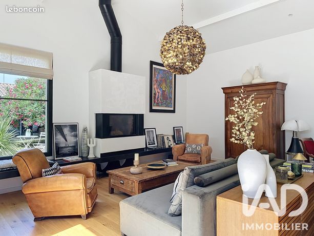 Maison 7 pièces 240 m² — 2
