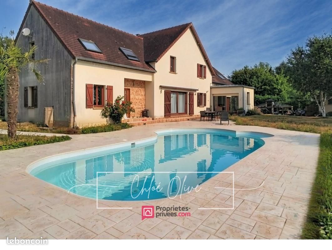 Maison 12 pièces 310 m² · à Crécy-la-Chapelle · 310 m² · 525 000 €