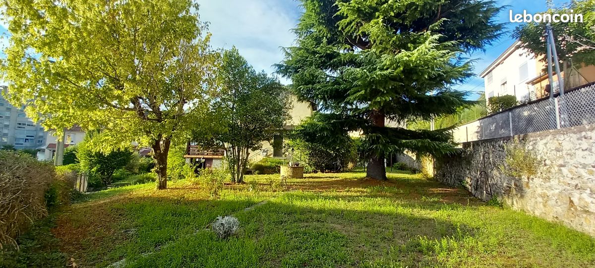 A 19mn de Lyon, Grande maison familiale + local hab. 115m2, atelier, garage, véranda