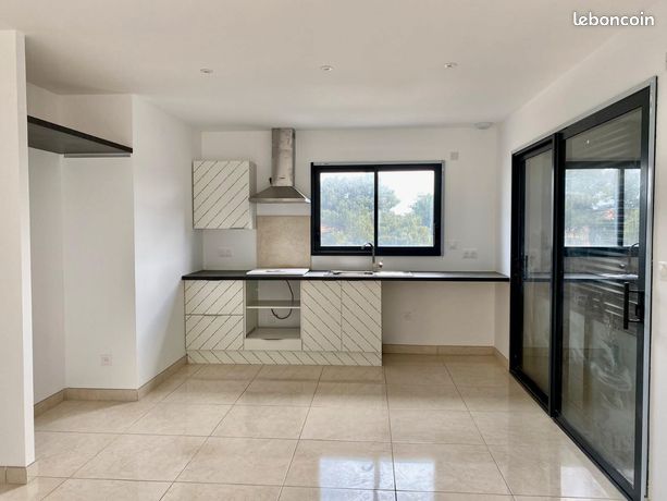 A l'année appartement neuf a la plage