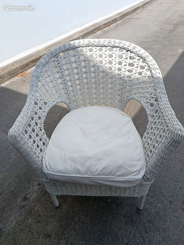 Fauteuil en rotin (image 1)
