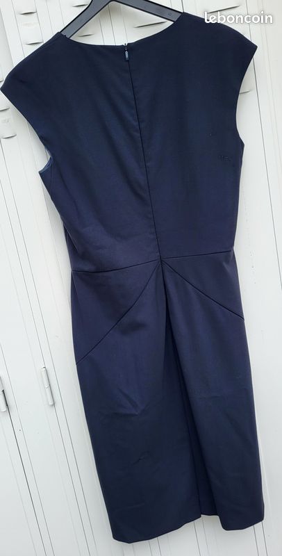 Robe Droite HUGO BOSS Taille L (40 Fr) Noir - Viscose, Genou, Excellent état - Peu Portée