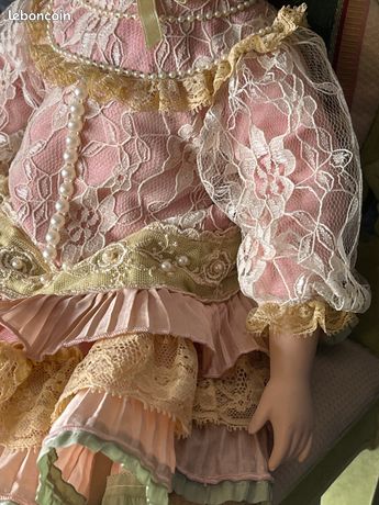 POUPEE ANCIENNE ANNEE 1992 EN PORCELAINE MARQUE MUNDIA DE 35