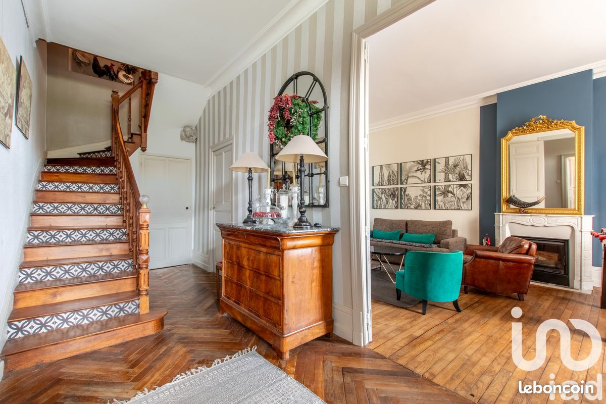 Maison 11 pièces 251 m² · à Bellevigny · 251 m² · 550 000 €