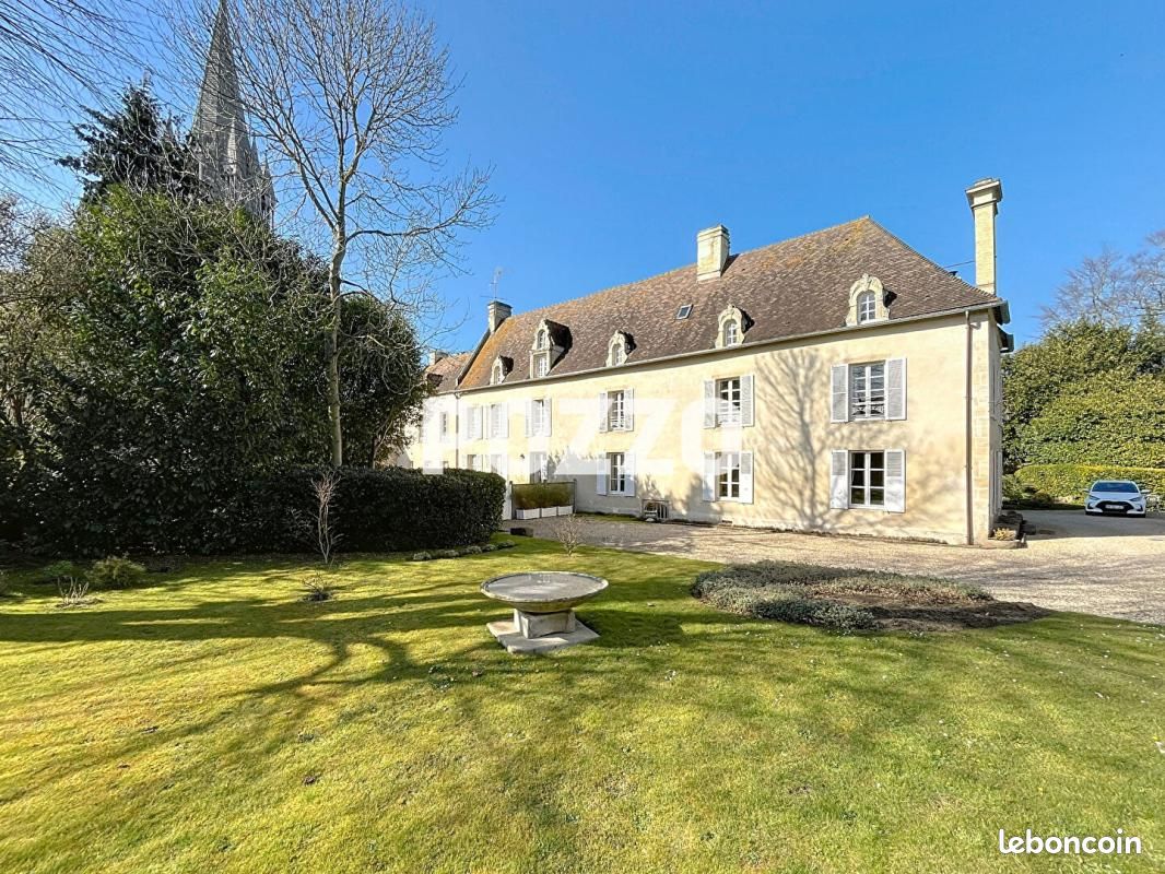 Maison 10 pièces 380 m² · à Douvres-la-Délivrande · 380 m² · 939 000 €