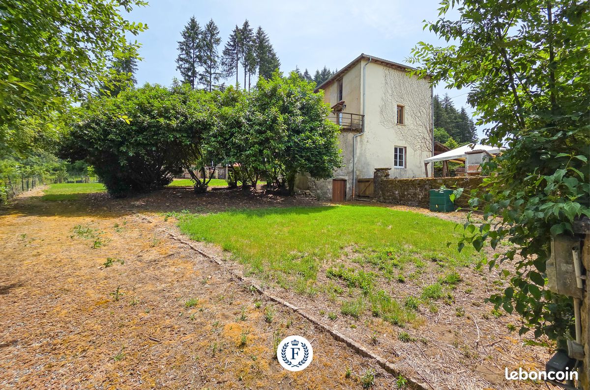 Maison 8 pièces 224 m² · à Deux-Grosnes · 224 m² · 250 000 €