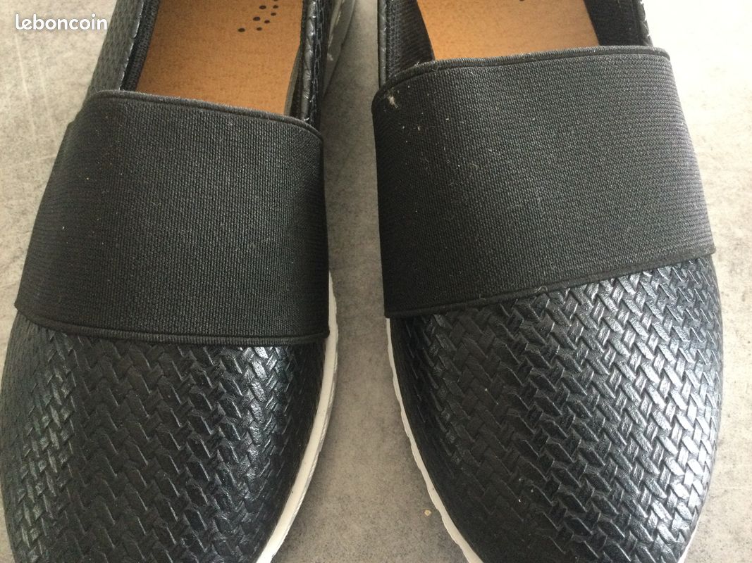 chaussures plates noires neuves taille 37 marque Erynn étiquetées 24,99€ ( sm2